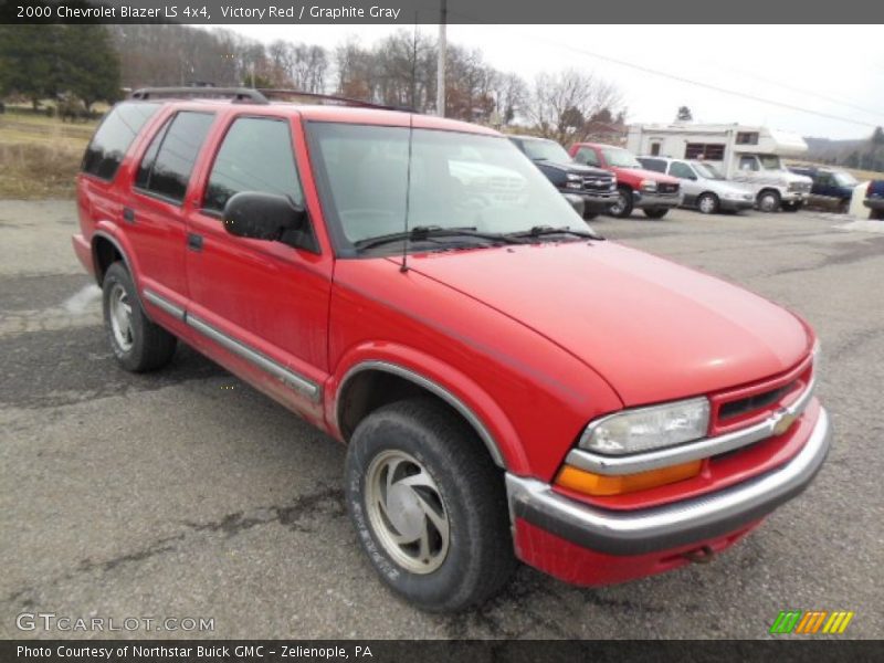 Front 3/4 View of 2000 Blazer LS 4x4
