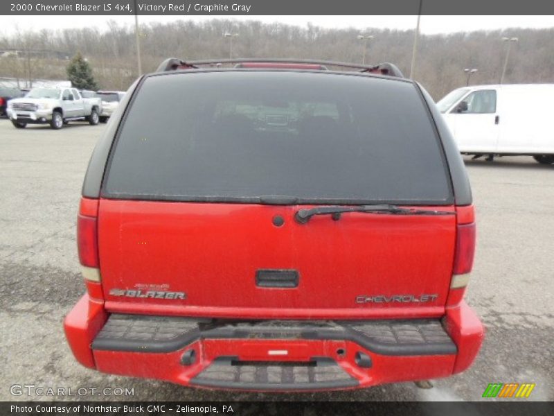 Victory Red / Graphite Gray 2000 Chevrolet Blazer LS 4x4
