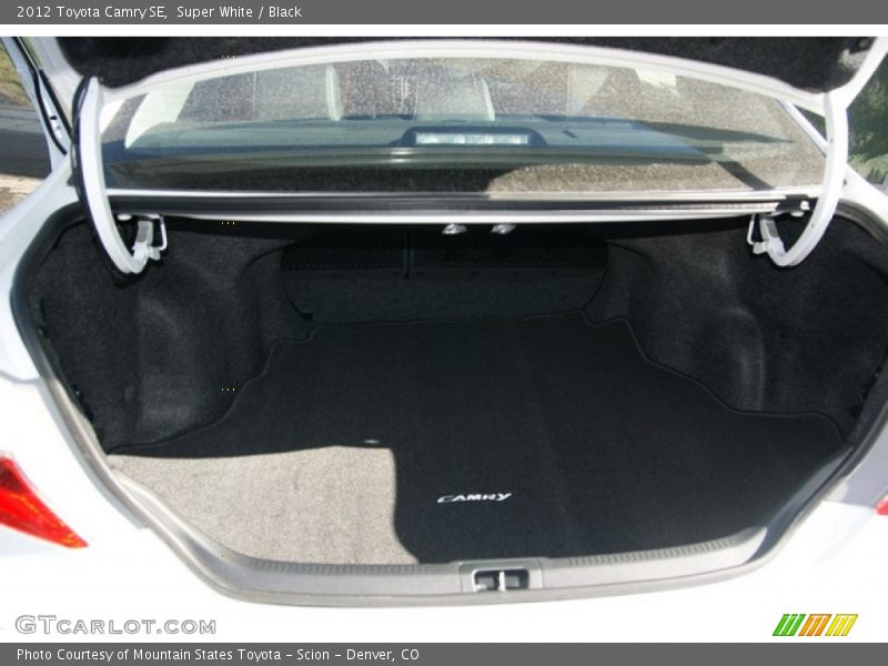 Super White / Black 2012 Toyota Camry SE