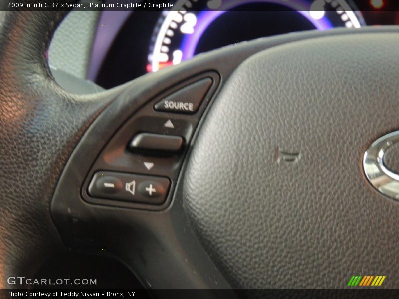 Controls of 2009 G 37 x Sedan