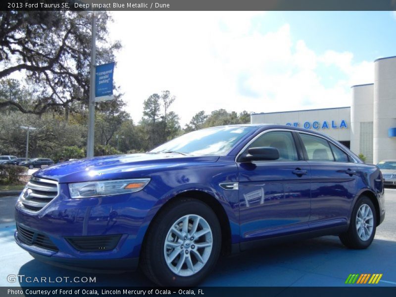 Deep Impact Blue Metallic / Dune 2013 Ford Taurus SE