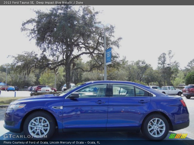 Deep Impact Blue Metallic / Dune 2013 Ford Taurus SE