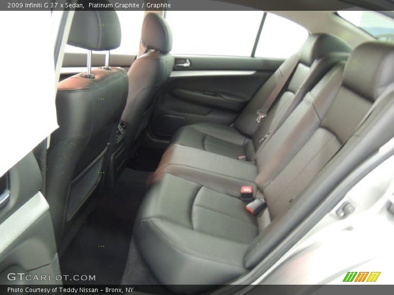 Rear Seat of 2009 G 37 x Sedan