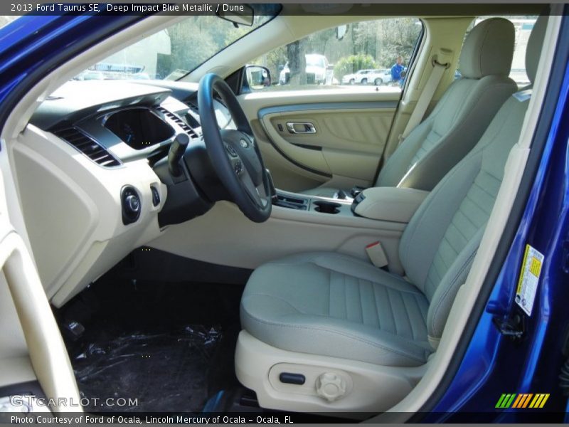 Deep Impact Blue Metallic / Dune 2013 Ford Taurus SE