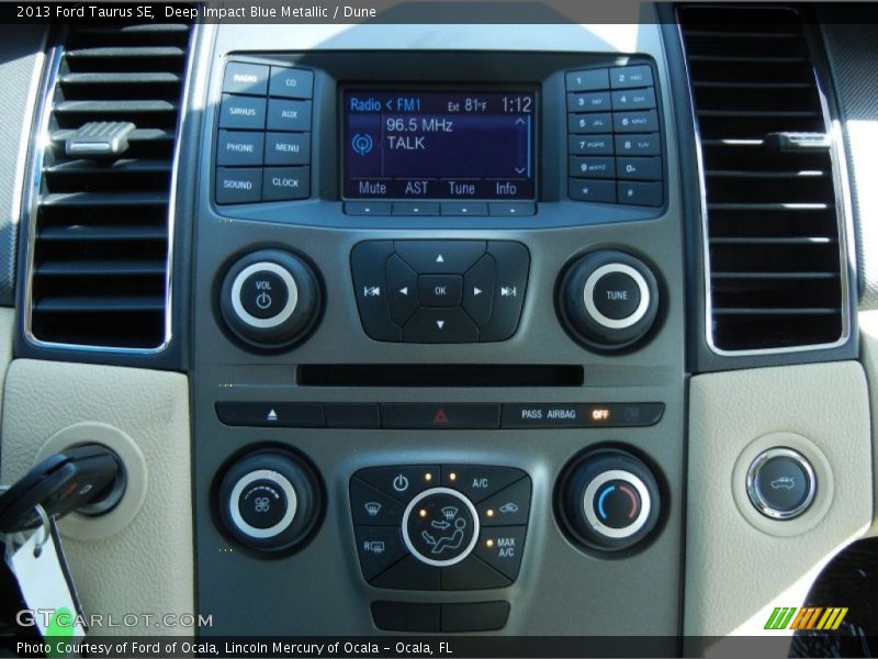 Deep Impact Blue Metallic / Dune 2013 Ford Taurus SE