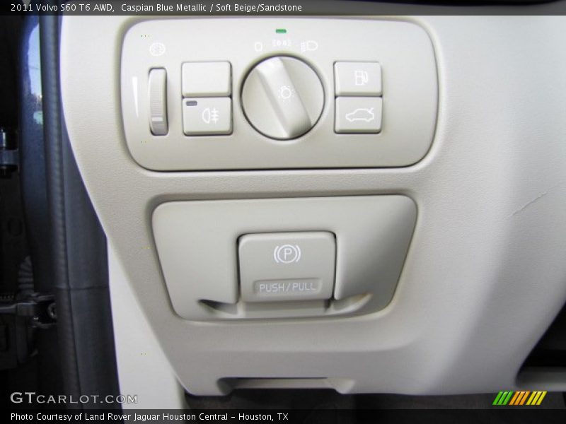 Controls of 2011 S60 T6 AWD
