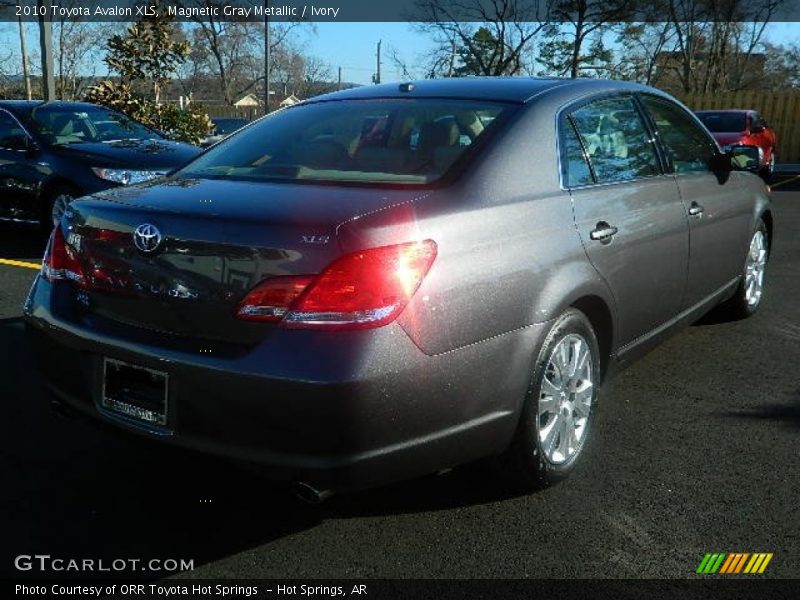 Magnetic Gray Metallic / Ivory 2010 Toyota Avalon XLS