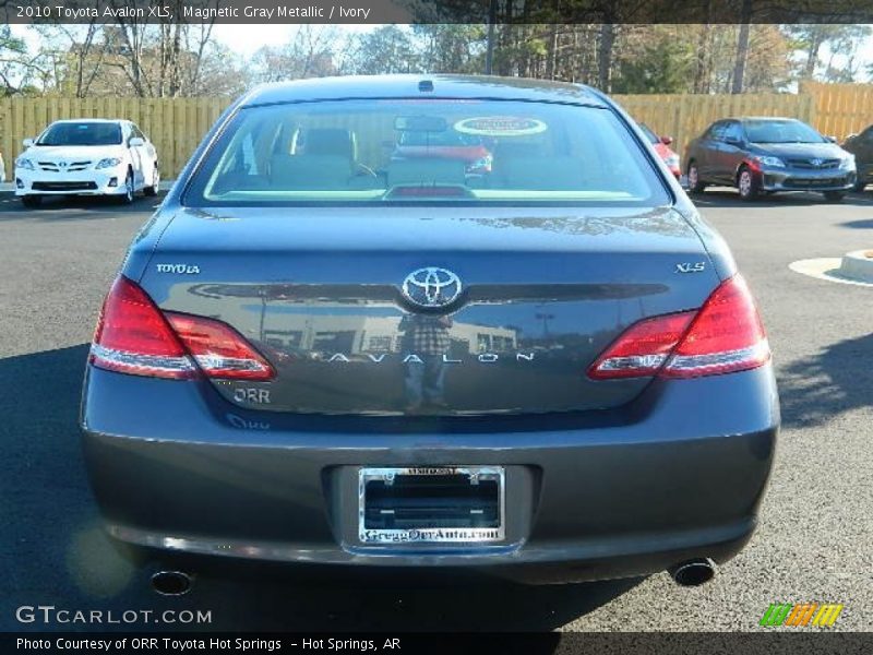 Magnetic Gray Metallic / Ivory 2010 Toyota Avalon XLS