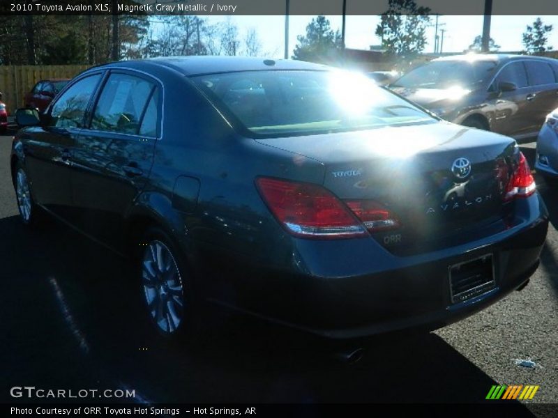 Magnetic Gray Metallic / Ivory 2010 Toyota Avalon XLS
