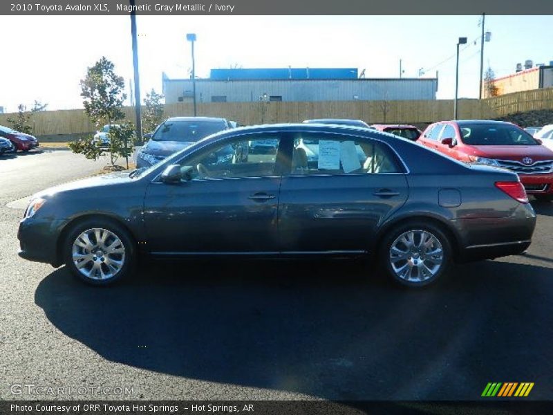 Magnetic Gray Metallic / Ivory 2010 Toyota Avalon XLS