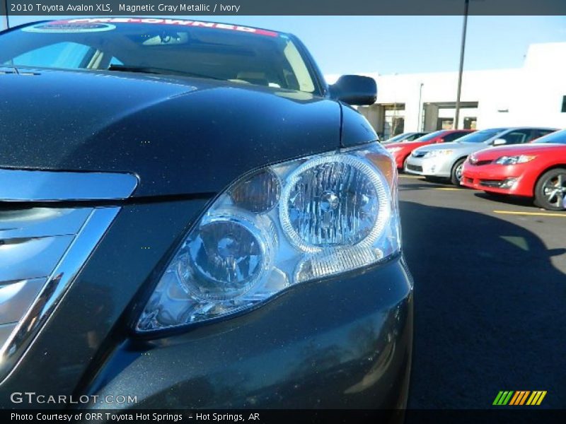 Magnetic Gray Metallic / Ivory 2010 Toyota Avalon XLS