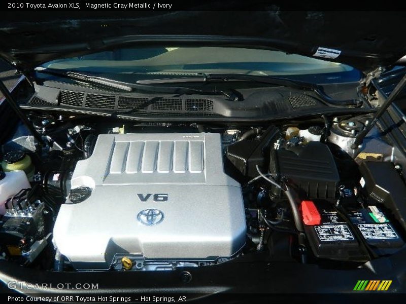 Magnetic Gray Metallic / Ivory 2010 Toyota Avalon XLS