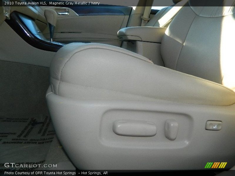 Magnetic Gray Metallic / Ivory 2010 Toyota Avalon XLS