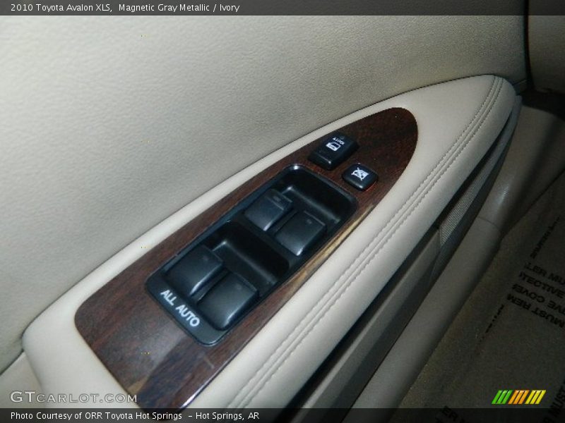 Magnetic Gray Metallic / Ivory 2010 Toyota Avalon XLS