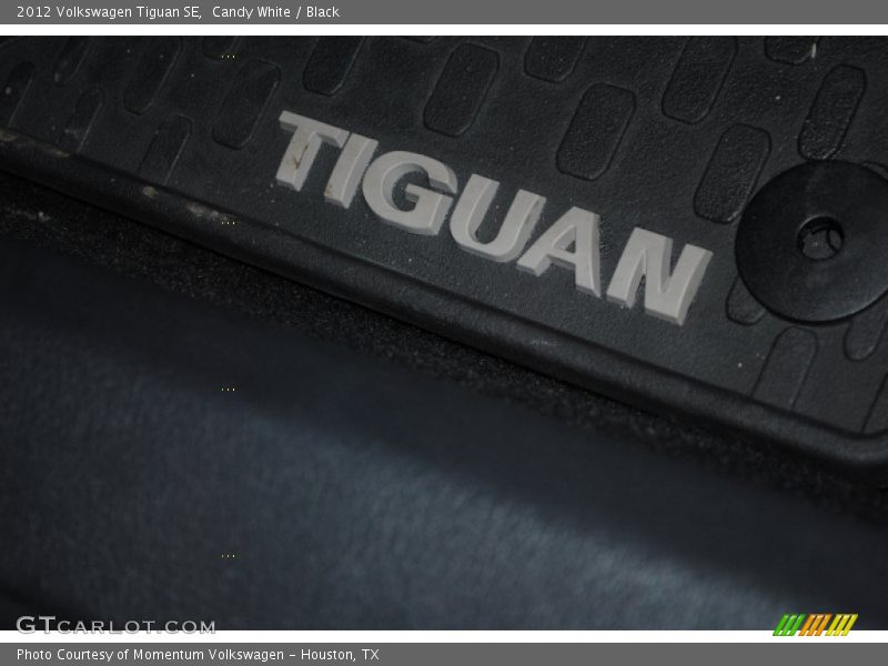 Candy White / Black 2012 Volkswagen Tiguan SE