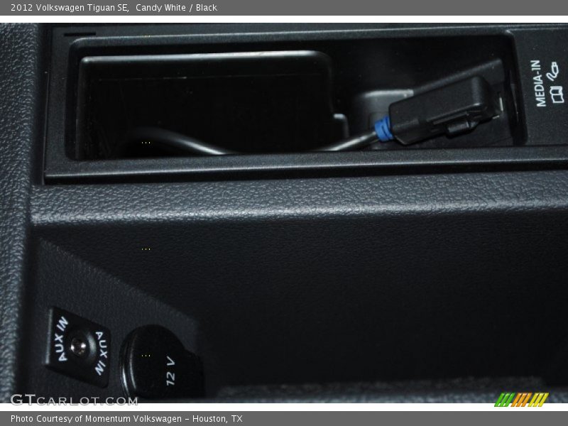 Candy White / Black 2012 Volkswagen Tiguan SE
