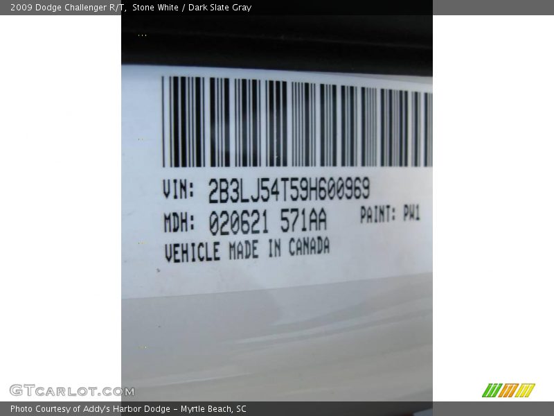 Stone White / Dark Slate Gray 2009 Dodge Challenger R/T