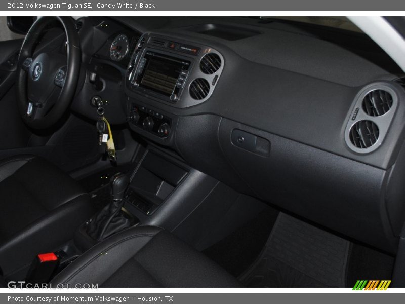 Candy White / Black 2012 Volkswagen Tiguan SE