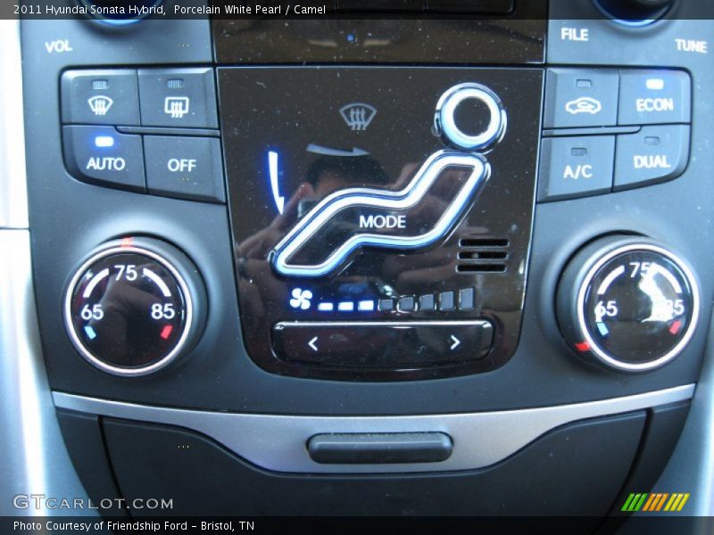 Controls of 2011 Sonata Hybrid