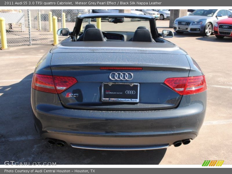 Meteor Grey Pearl Effect / Black Silk Nappa Leather 2011 Audi S5 3.0 TFSI quattro Cabriolet