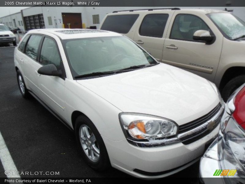 Front 3/4 View of 2005 Malibu Maxx LS Wagon