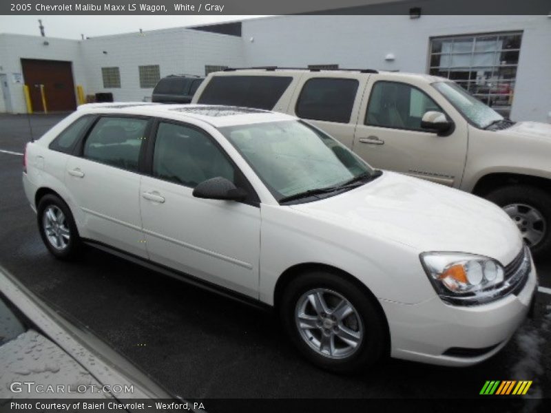 White / Gray 2005 Chevrolet Malibu Maxx LS Wagon