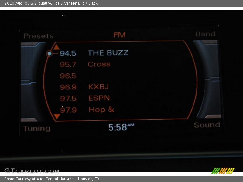 Ice Silver Metallic / Black 2010 Audi Q5 3.2 quattro