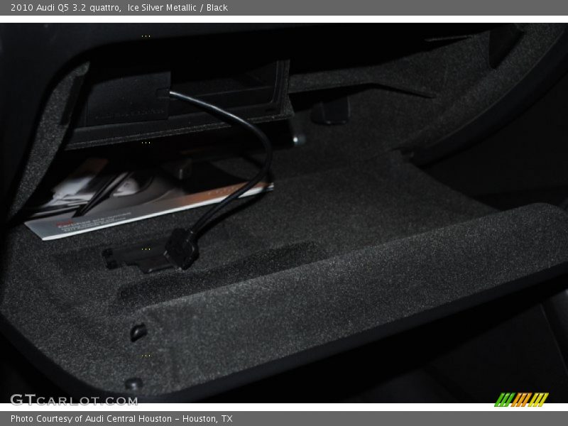 Ice Silver Metallic / Black 2010 Audi Q5 3.2 quattro