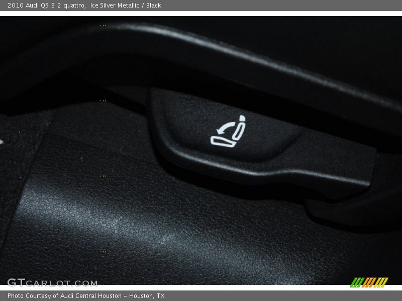Ice Silver Metallic / Black 2010 Audi Q5 3.2 quattro