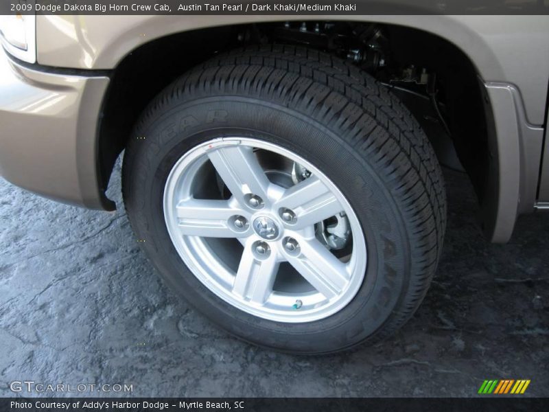 Austin Tan Pearl / Dark Khaki/Medium Khaki 2009 Dodge Dakota Big Horn Crew Cab