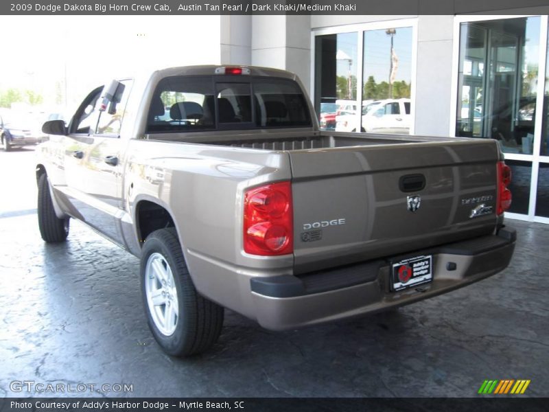 Austin Tan Pearl / Dark Khaki/Medium Khaki 2009 Dodge Dakota Big Horn Crew Cab