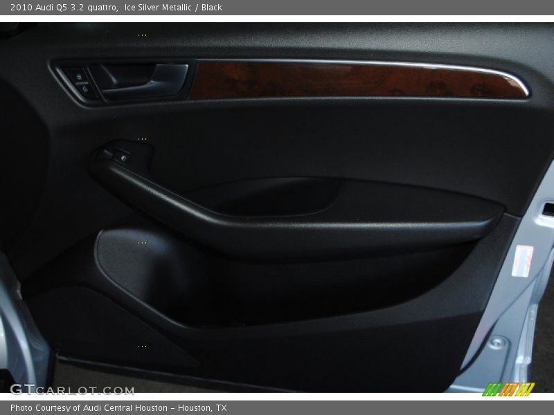 Ice Silver Metallic / Black 2010 Audi Q5 3.2 quattro