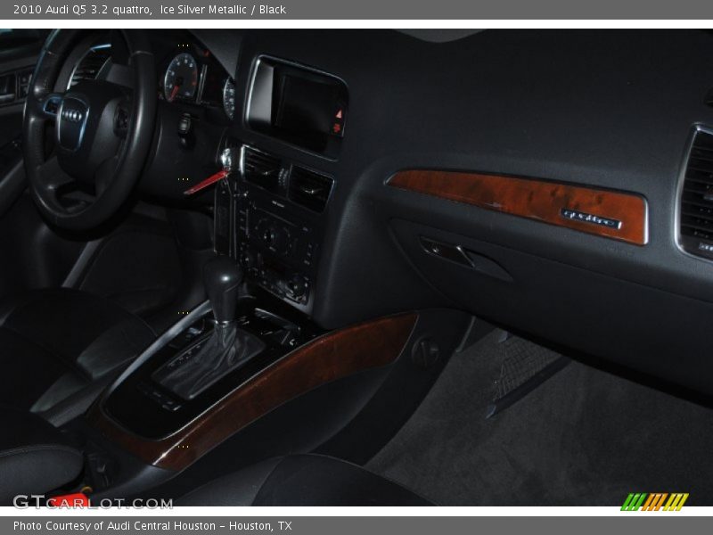 Ice Silver Metallic / Black 2010 Audi Q5 3.2 quattro