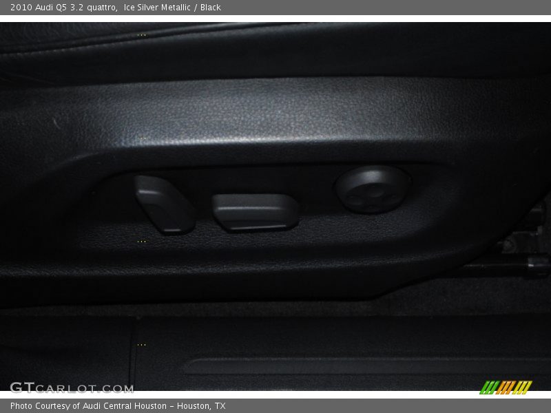 Ice Silver Metallic / Black 2010 Audi Q5 3.2 quattro