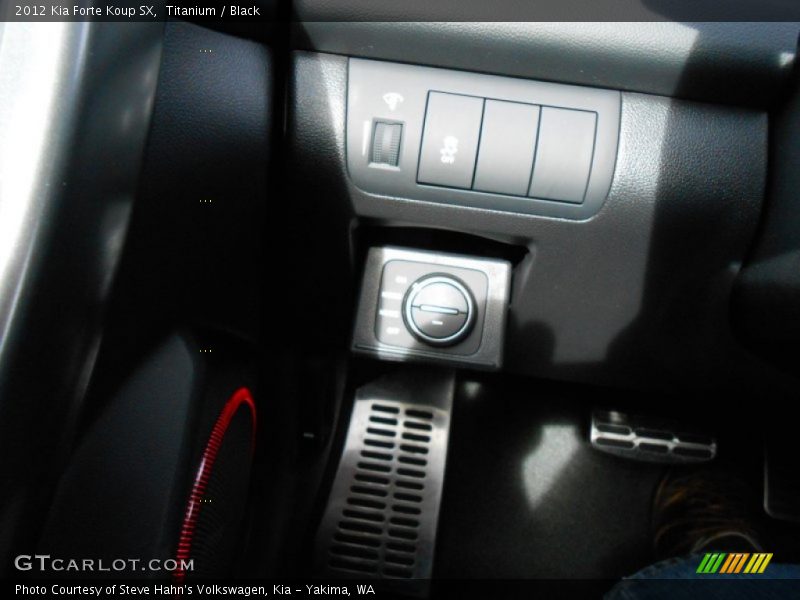 Titanium / Black 2012 Kia Forte Koup SX