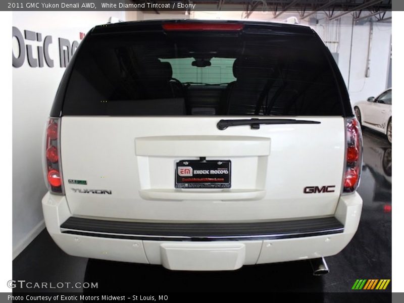 White Diamond Tintcoat / Ebony 2011 GMC Yukon Denali AWD