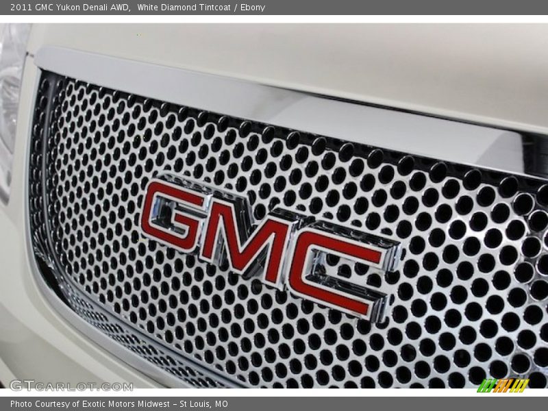 White Diamond Tintcoat / Ebony 2011 GMC Yukon Denali AWD