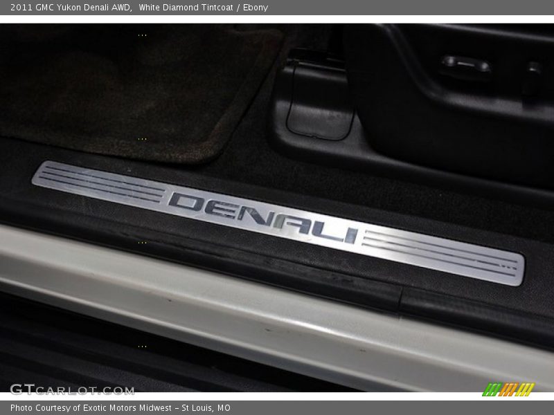 White Diamond Tintcoat / Ebony 2011 GMC Yukon Denali AWD