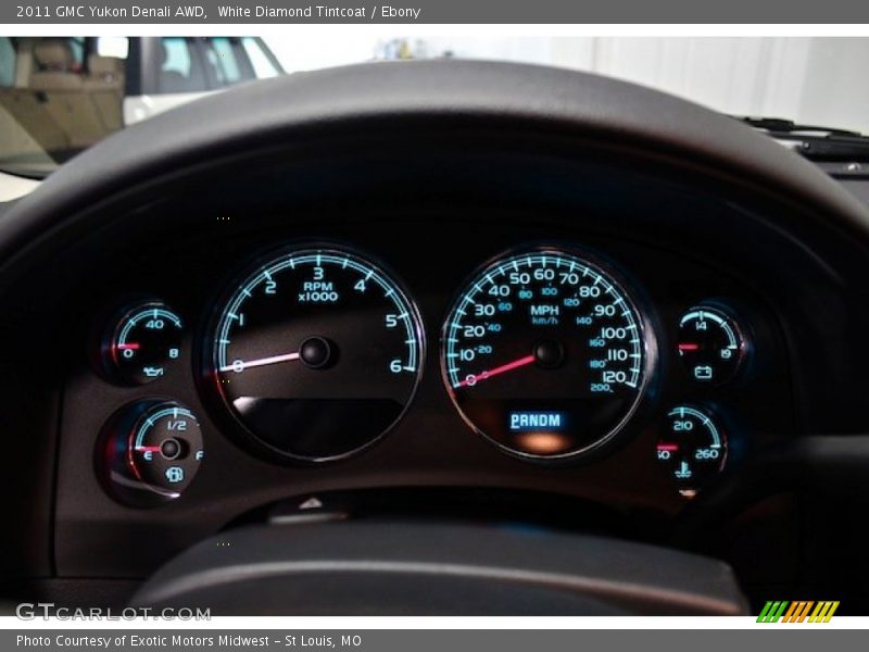 White Diamond Tintcoat / Ebony 2011 GMC Yukon Denali AWD