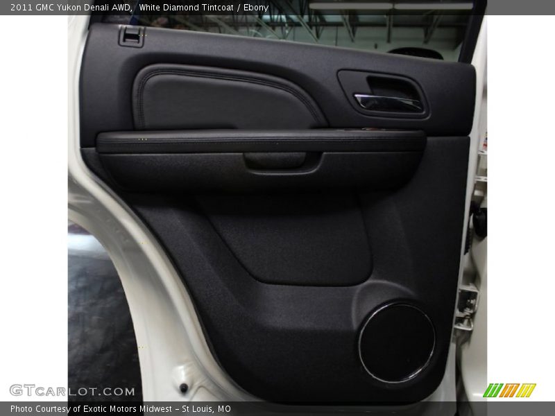 White Diamond Tintcoat / Ebony 2011 GMC Yukon Denali AWD