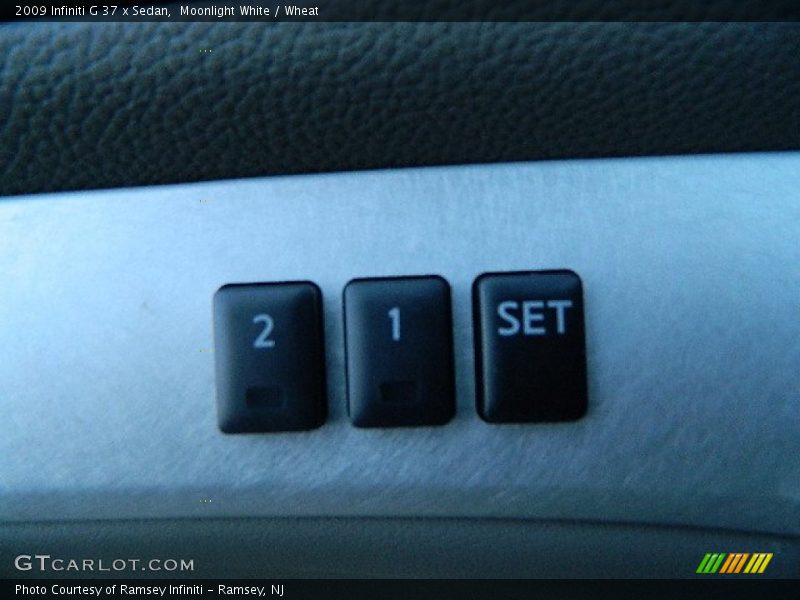 Moonlight White / Wheat 2009 Infiniti G 37 x Sedan