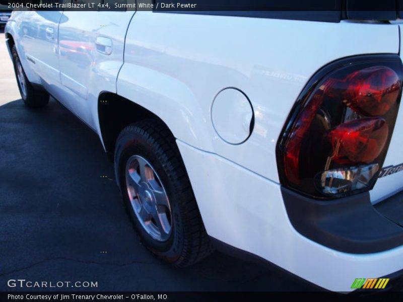 Summit White / Dark Pewter 2004 Chevrolet TrailBlazer LT 4x4