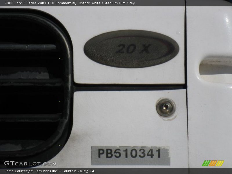 Oxford White / Medium Flint Grey 2006 Ford E Series Van E150 Commercial