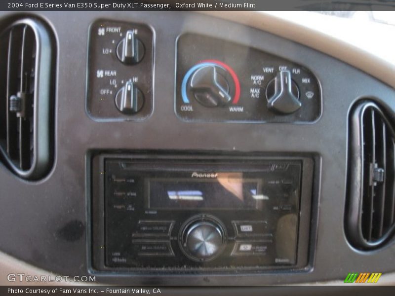 Oxford White / Medium Flint 2004 Ford E Series Van E350 Super Duty XLT Passenger