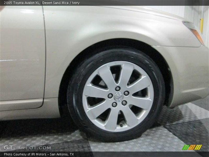 Desert Sand Mica / Ivory 2005 Toyota Avalon XL