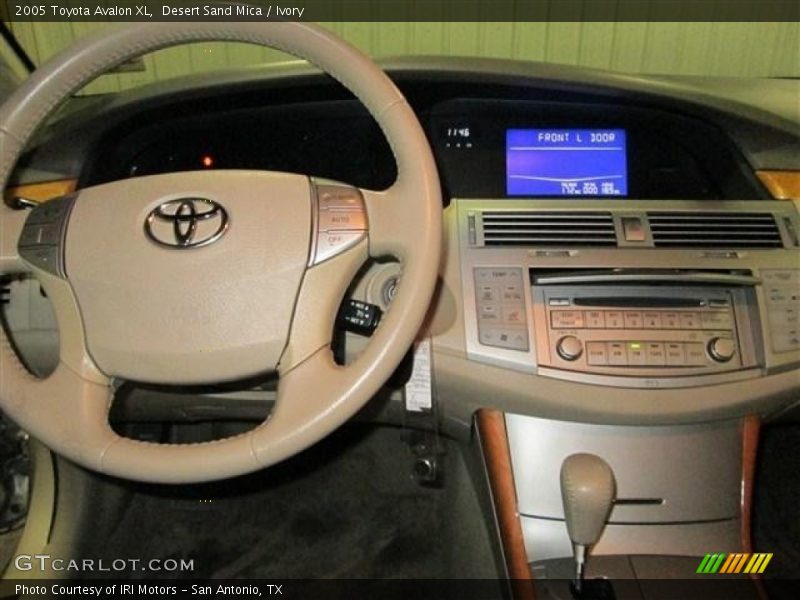 Desert Sand Mica / Ivory 2005 Toyota Avalon XL