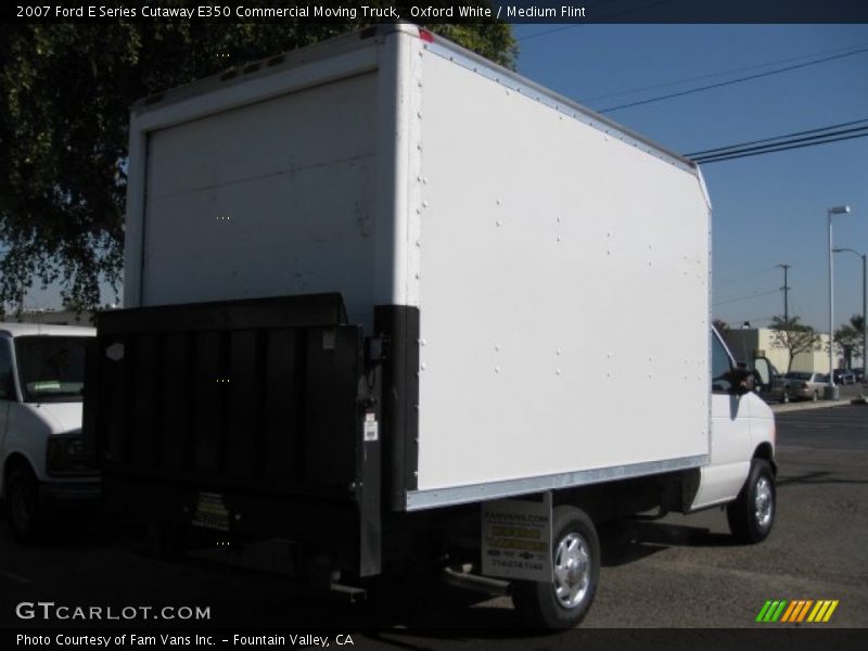 Oxford White / Medium Flint 2007 Ford E Series Cutaway E350 Commercial Moving Truck