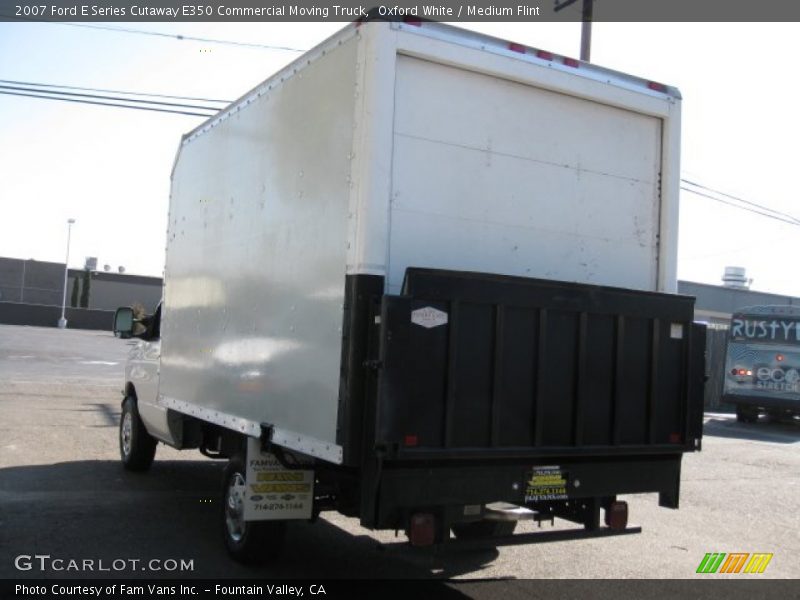 Oxford White / Medium Flint 2007 Ford E Series Cutaway E350 Commercial Moving Truck