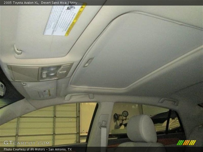Desert Sand Mica / Ivory 2005 Toyota Avalon XL