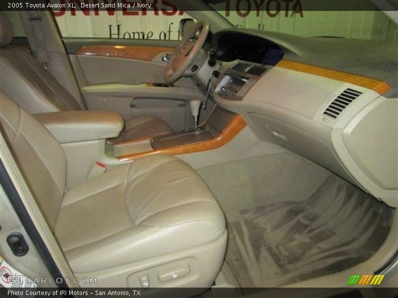 Desert Sand Mica / Ivory 2005 Toyota Avalon XL